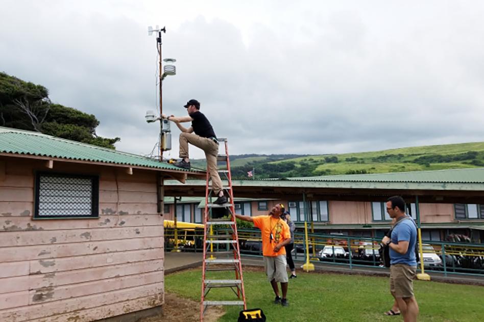  CEE-volcano-air-sensors-Hawaii-installing-MIT-00_0_WEB.jpg